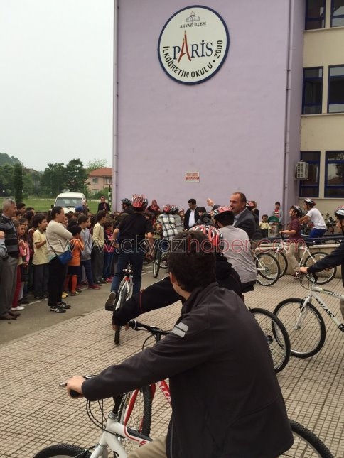 Paris İlköğretim Okuluna 13 Bisiklet